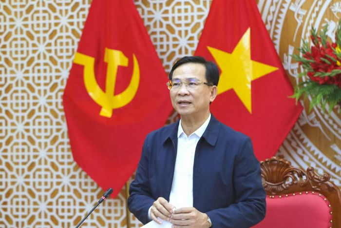 Ủy viên Ban Chấp hành Trung ương Đảng, Phó Bí thư Tỉnh ủy, Chủ tịch UBND tỉnh Hồ Văn Mười phát biểu kết luận buổi làm việc