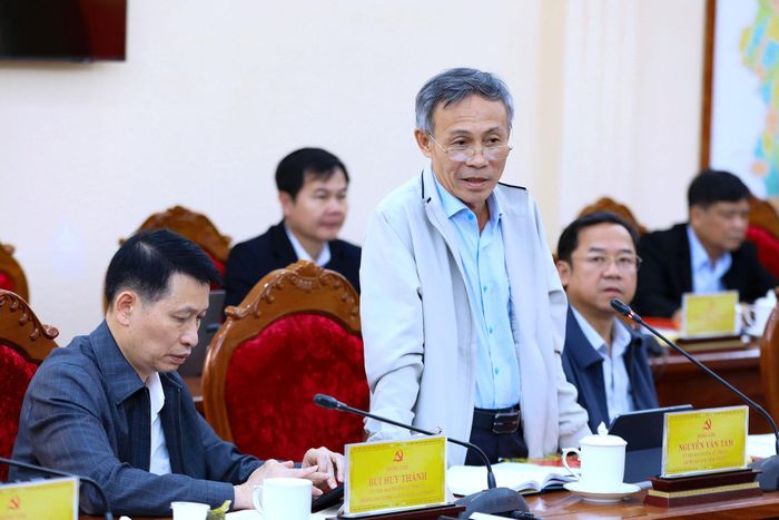 Ủy viên Ban Thường vụ Tỉnh ủy, Trưởng Ban Nội chính Tỉnh ủy Lâm Đồng Nguyễn Văn Tám trao đổi về tình hình tiếp công dân, giải quyết khiếu nại, tố cáo