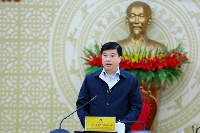 Bí thư Tỉnh ủy Lâm Đồng Y Thanh Hà Niê Kđăm chỉ đạo tập trung tháo gỡ điểm nghẽn, chuyển mạnh sang quản lý theo kết quả