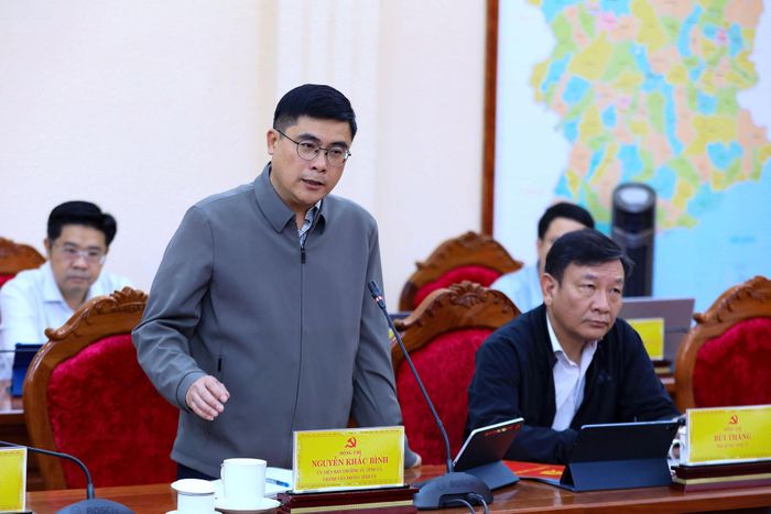 Ủy viên Ban Thường vụ Tỉnh ủy, Chánh Văn phòng Tỉnh ủy Lâm Đồng Nguyễn Khắc Bình nêu những vấn đề nổi cộm được cấp xã quan tâm thời gian qua