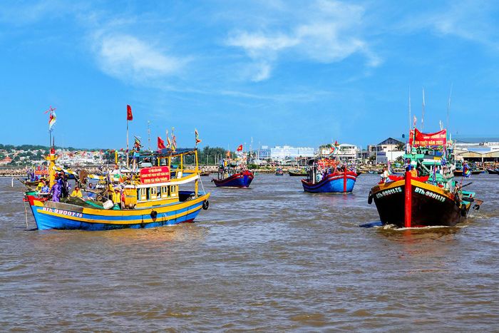 Trong thời gian diễn ra lễ hội, cán bộ, chiến sĩ sẽ túc trực trên sông, điều tiết tàu cá ra vào cảng, không để phương tiện ảnh hưởng đến đoàn rước và các hoạt động trên mặt nước (Ảnh tư liệu)