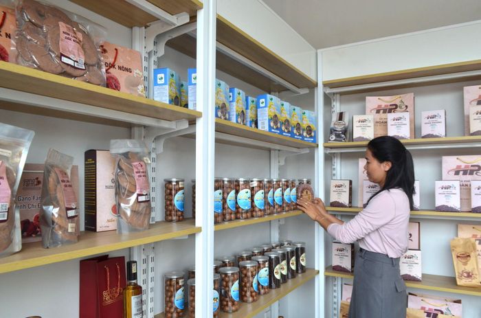 Đã có 36 sản phẩm, gồm 21 sản phẩm OCOP, 15 sản phẩm nông sản đặc trưng của xã Nhân Cơ như cà phê, hồ tiêu, mắc ca... tham gia, bán trên sàn thương mại điện tử xã