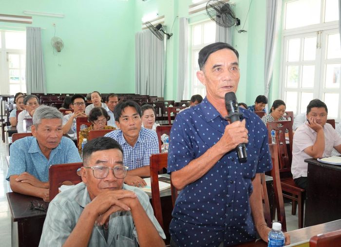 Người dân xã Hàm Kiệm kiến nghị tại hội nghị đối thoại giữa người đứng đầu cấp ủy, chính quyền.