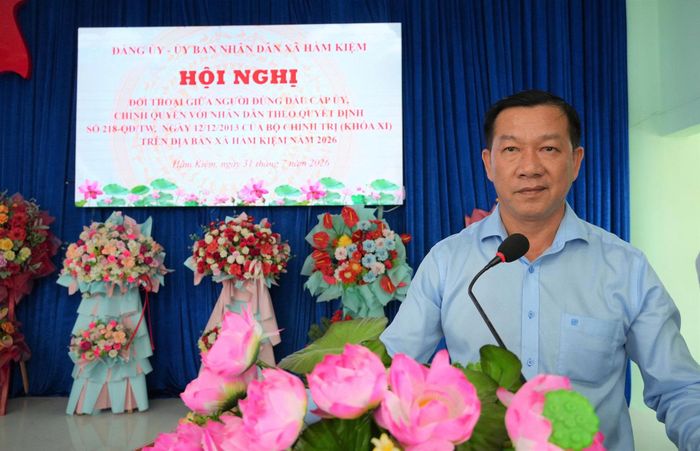 Đồng chí Nguyễn Minh Thi, Chủ tịch UBND xã Hàm Kiệm tại hội nghị đối thoại giữa người đứng đầu cấp ủy, chính quyền với nhân dân xã Hàm Kiệm.