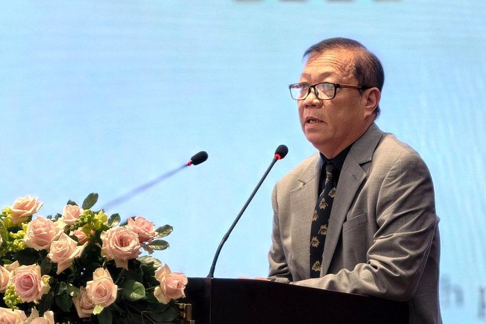 GS.TS Dương Tấn Nhật, Phó Viện trưởng Viện Khoa học sự sống trình bày tham luận tại hội thảo