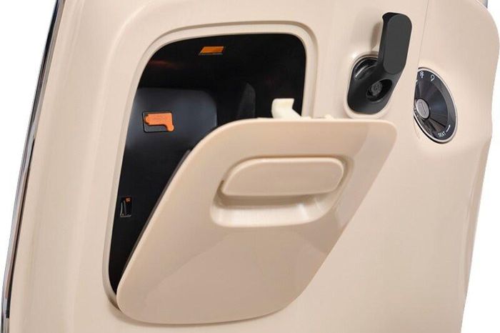 Hốc chứa đồ kèm cổng sạc USB