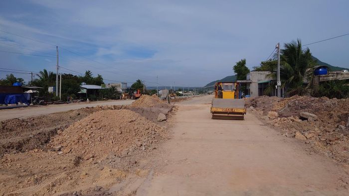 Thi công Dự án đường từ trung tâm huyện Hàm Thuận Bắc (cũ) đi Quốc lộ 1A
