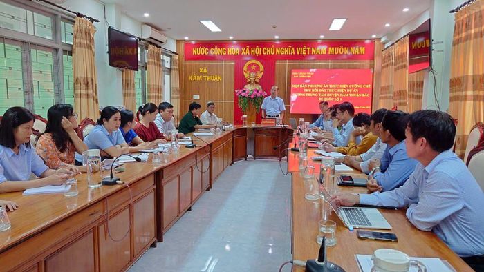 Ban cưỡng chế 1354 xã Hàm Thuận họp triển khai phương án cưỡng chế thu hồi đất để bảo đảm tiến độ dự án