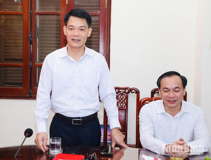 Đồng chí Nguyễn Đức Toàn, Ủy viên BTV Tỉnh ủy, Trưởng ban Tuyên giáo và Dân vận Tỉnh ủy phát biểu tại buổi chúc mừng.
