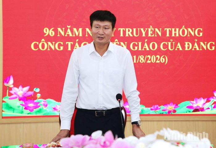 Đồng chí Trần Huy Tuấn, Ủy viên Trung ương Đảng, Bí thư Tỉnh ủy phát biểu tại buổi chúc mừng.