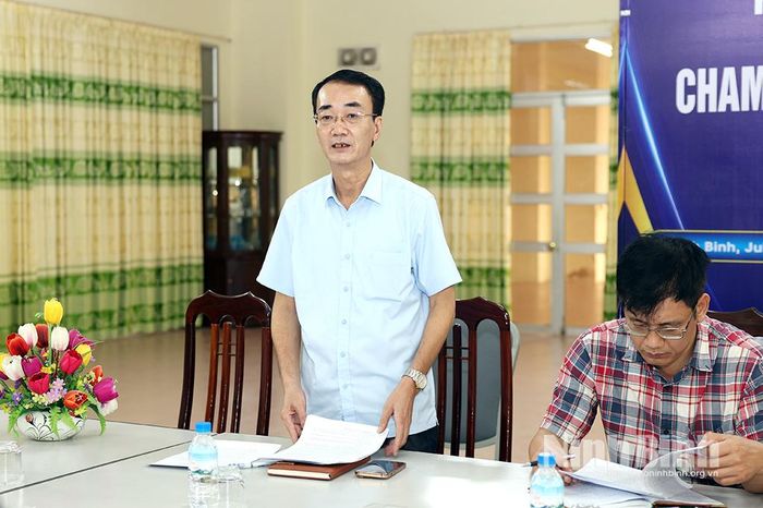 Lãnh đạo Báo và phát thanh, truyền hình Ninh Bình phát biểu tại hội nghị.