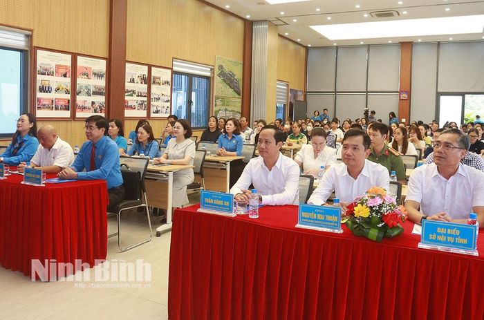 Các đại biểu dự hội nghị.