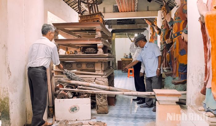 Ban Quản lý di tích chùa Viên Quang thường xuyên kiểm tra hiện trạng và thực hiện các biện pháp gia cố tạm thời.