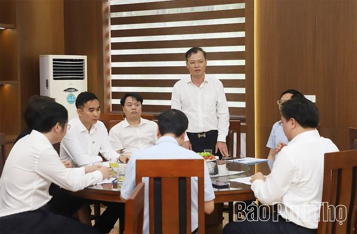 Giám đốc Trung tâm Xúc tiến đầu tư và hỗ trợ doanh nghiệp Phú Thọ Bùi Hồng Đô báo cáo tại chương trình.