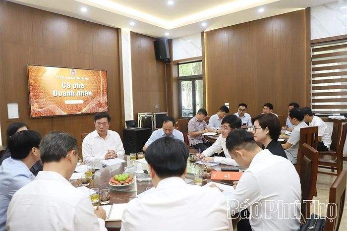 Quang cảnh chương trình "Cà phê doanh nhân" sáng 31/7.