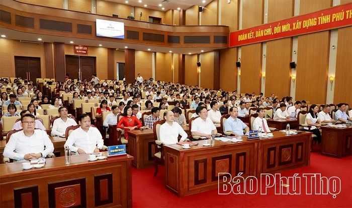 Các đại biểu dự hội nghị.