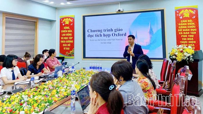 Các đại biểu phát biểu tại hội thảo.