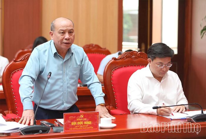 Phó Bí thư Tỉnh ủy, Chủ tịch HĐND tỉnh Bùi Đức Hinh phát biểu tại hội nghị.