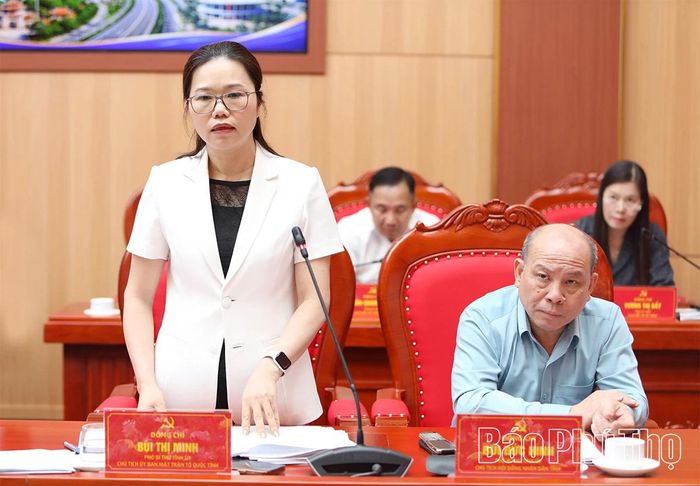 Phó Bí thư Tỉnh ủy, Chủ tịch Ủy ban MTTQ tỉnh Bùi Thị Minh phát biểu tại hội nghị.