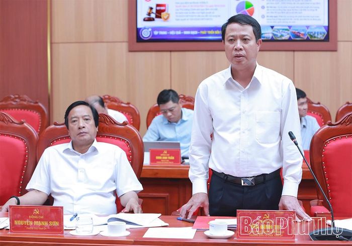 Trưởng Ban Tổ chức Tỉnh ủy Bùi Đình Thi phát biểu tại hội nghị.