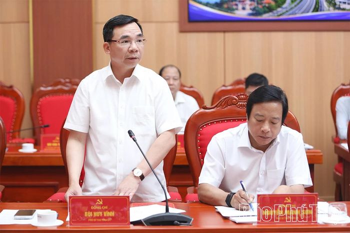 Phó Bí thư Tỉnh ủy Bùi Huy Vĩnh phát biểu tại hội nghị.