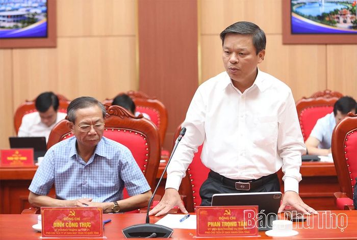 Phó Chủ tịch UBND tỉnh Phan Trọng Tấn phát biểu tại hội nghị.