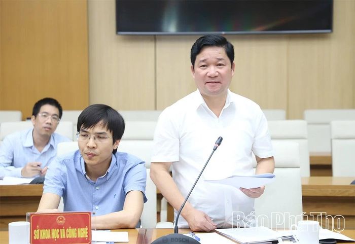 Lãnh đạo Sở Nội vụ báo cáo kết quả thí điểm đánh giá, xếp loại chất lượng (KPI) đối với cơ quan hành chính và công chức bằng phần mềm.