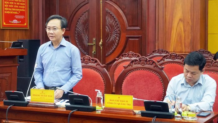 Đồng chí Hoàng Xuân Tân, Phó Chủ tịch UBND tỉnh, Phó trưởng Ban Chỉ đạo 35 Tỉnh ủy thảo luận tại buổi làm việc - Ảnh: N.M