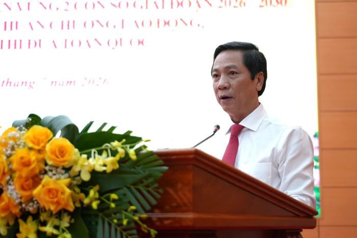 Đồng chí Hoàng Nam, Phó Chủ tịch Thường trực UBND tỉnh phát động phong trào thi đua "Quảng Trị quyết tâm thực hiện thắng lợi mục tiêu tăng trưởng bền vững 2 con số, giai đoạn 2026-2030” - Ảnh: T.Đ