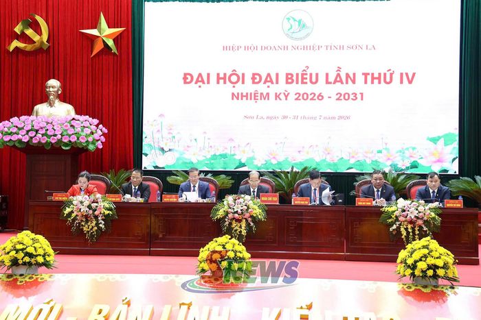 Đoàn Chủ tịch Đại hội.