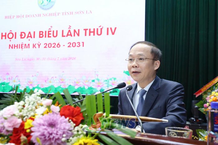 Đồng chí Bùi Trung Nghĩa, Phó Chủ tịch Liên đoàn Thương mại và Công nghiệp Việt Nam, phát biểu chỉ đạo Đại hội.