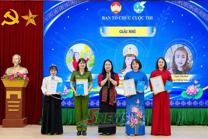 Ban tổ chức trao giải nhì cho các cá nhân.