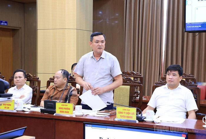 Lãnh đạo phường Minh Xuân phát biểu tại cuộc họp.