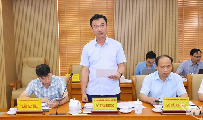 Lãnh đạo sở Xây dựng báo cáo tình hình triển khai công tác bồi thường, hỗ trợ, tái định cư Dự án CT.07.
