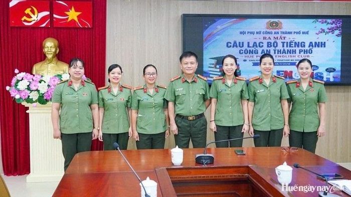 Việc ra mắt CLB Tiếng Anh Công an TP. Huế đánh dấu bước khởi đầu trong xây dựng môi trường học tập, rèn luyện ngoại ngữ cho cán bộ, hội viên.