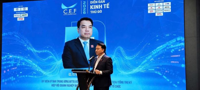 Phó Chủ tịch kiêm Tổng Thư ký HANOISME Mạc Quốc Anh phát biểu tại diễn đàn.