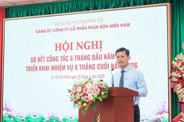 Ông Đỗ Văn Tuấn, Bí thư Đảng ủy, Tổng giám đốc Công ty phát biểu khai mạc Hội nghị.