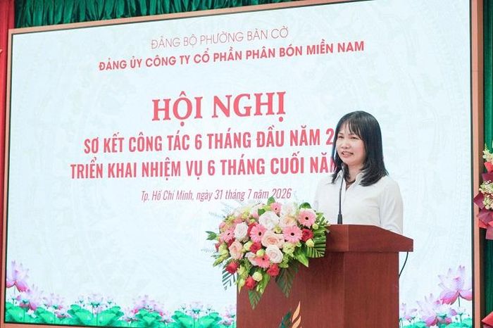 Bà Nguyễn Thị Thu Bình - Ủy viên Ban Thường vụ Đảng ủy, Thành viên HĐTV Tập đoàn Hóa chất Việt Nam nhấn mạnh Công ty cần nâng cao hiệu quả quản trị, đẩy mạnh tái cơ cấu, chuyển đổi số và phấn đấu hoàn thành vượt mức kế hoạch năm 2026