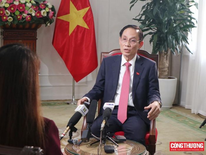 Bộ trưởng Bộ Ngoại giao Lê Hoài Trung nhấn mạnh việc chủ động kiến tạo môi trường phát triển, góp phần tranh thủ tốt hơn các nguồn lực về khoa học, công nghệ, tri thức, mở rộng thị trường, thúc đẩy đầu tư của Việt Nam ra nước ngoài cũng như thu hút đầu tư nước ngoài vào Việt Nam. (Ảnh: TCCT/ Hoàng Phương)