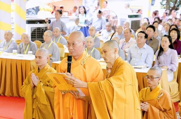 Hòa thượng Thích Hiển Chơn dâng lời phát nguyện