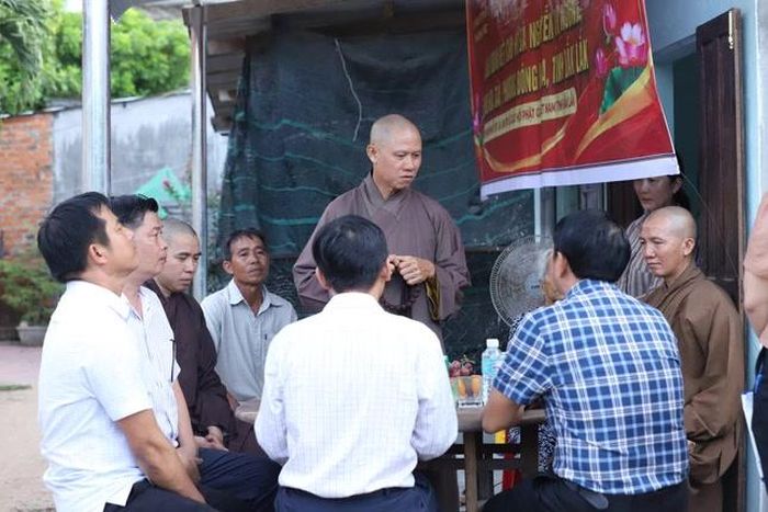 Thượng tọa Thích Nguyên Minh phát biểu