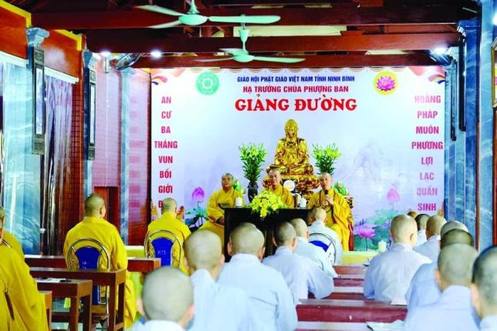 Giảng đường chùa Phượng Ban