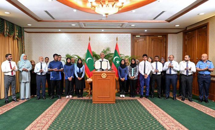 Tổng thống Maldives ký ban hành đạo luật cắt giảm 50% thuế nhập khẩu thuốc lá nhằm ứng phó với nạn buôn lậu bùng phát sau đợt tăng thuế năm 2024 (Ảnh: presidency.gov.mv).