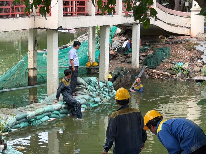 Sau quá trình tìm kiếm, quy tập hài cốt liệt sĩ ở khu A, Bộ Tư lệnh TP.HCM đã chuyển sang tìm kiếm tại khu B. Để mở rộng phạm vi tìm kiếm hài cốt liệt sĩ, lực lượng chức năng đã đắp đê bao, bơm hút nước và đào mở rộng hố khai quật ra sát mép hồ.