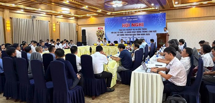 Gần 100 tổ chức, cá nhân hoạt động trong lĩnh vực xây dựng trên địa bàn tham gia hội nghị. (Ảnh: Lê Danh)