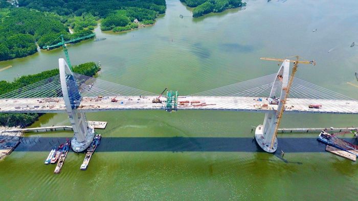 Gói thầu thi công nhịp chính tiến độ rất tốt.