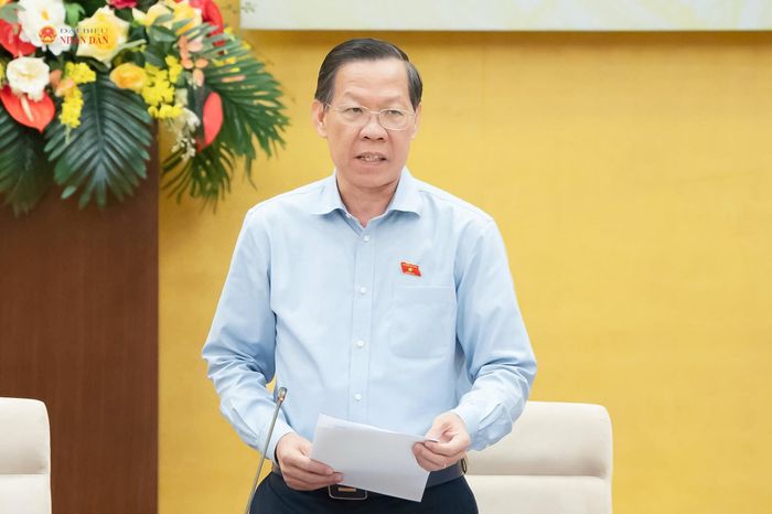 Chủ nhiệm Ủy ban Kinh tế và Tài chính Phan Văn Mãi phát biểu tại phiên họp