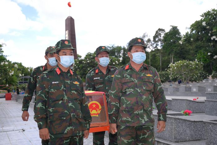 Các lực lượng quyết tâm vượt qua mọi khó khăn, hoàn thành công tác lấy mẫu tại 123 phần mộ còn lại đúng tiến độ