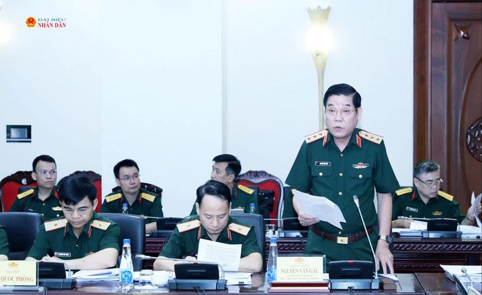 Thứ trưởng Bộ Quốc phòng Nguyễn Văn Gấu phát biểu