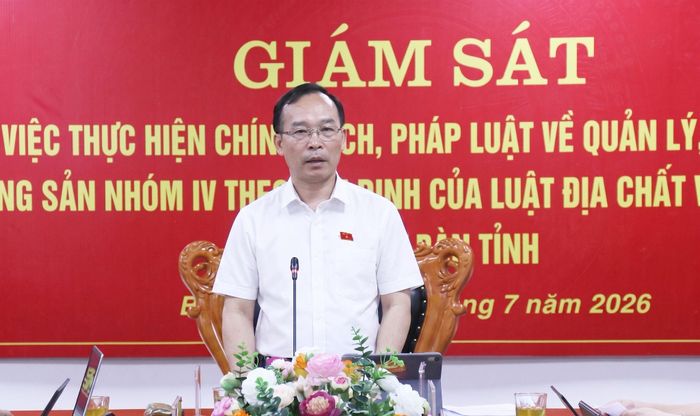 Phó Trưởng Đoàn chuyên trách Đoàn ĐBQH tỉnh Trần Văn Tuấn phát biểu kết luận buổi giám sát. Ảnh: Mai Phương